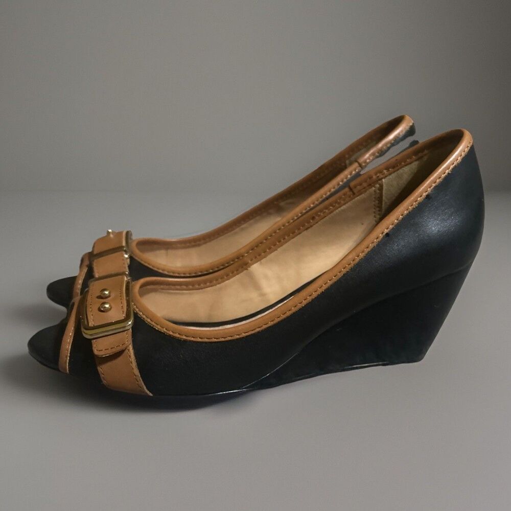 Aldo Black Leather Peep-Toe Wedge Pumps With Gold Buckle & Tan Trim Size 6.5